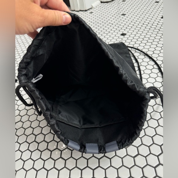 Adidas drawstring sling bag one size - Picture 3 of 4
